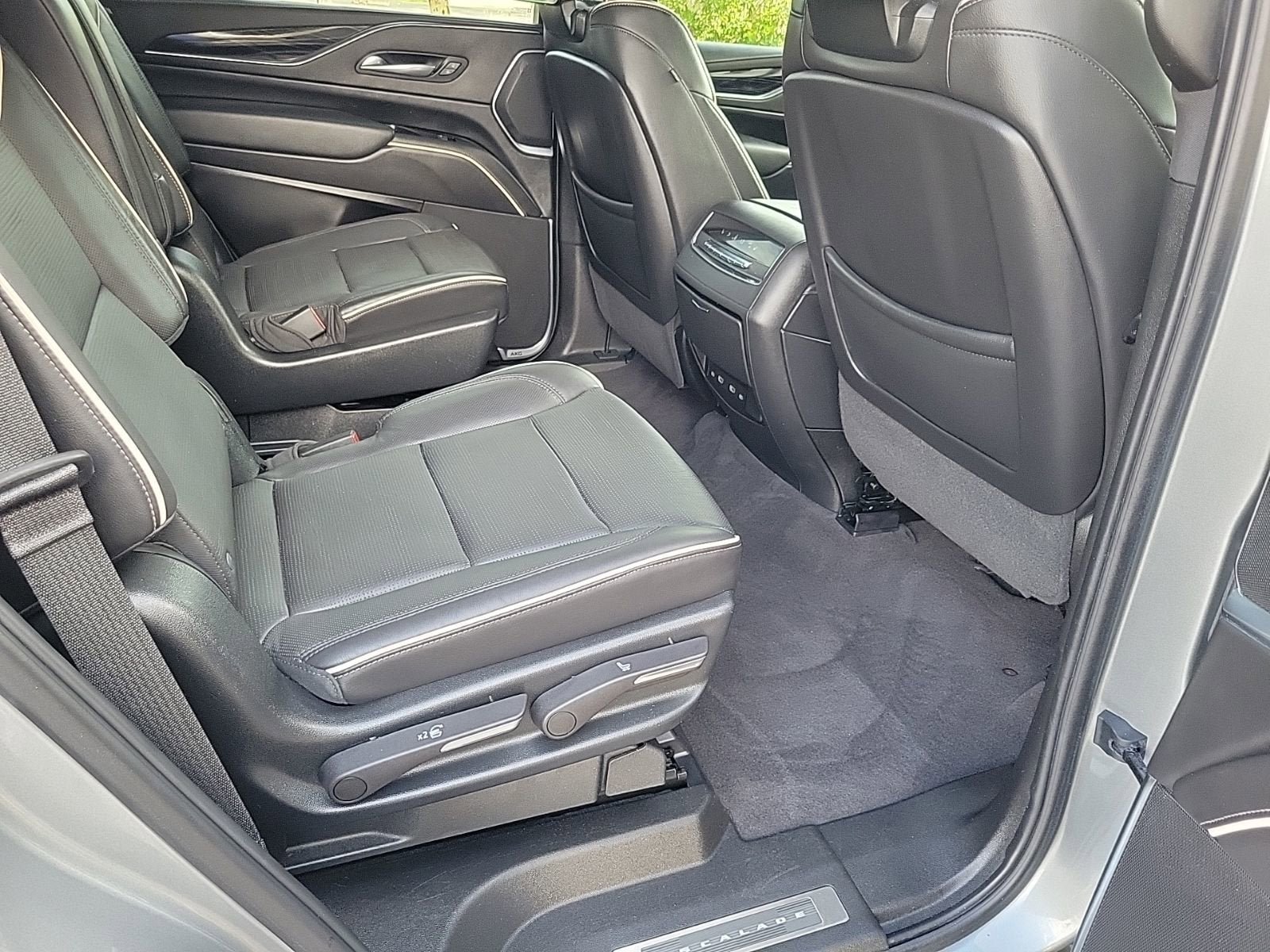 Used 2023 Cadillac Escalade Sport w/ LPO, ONYX Package AWD/4WD image 14