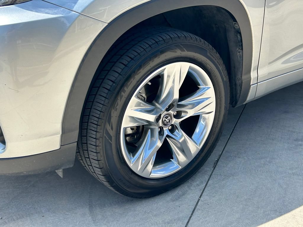 Used 2018 Toyota Highlander Limited FWD image 9
