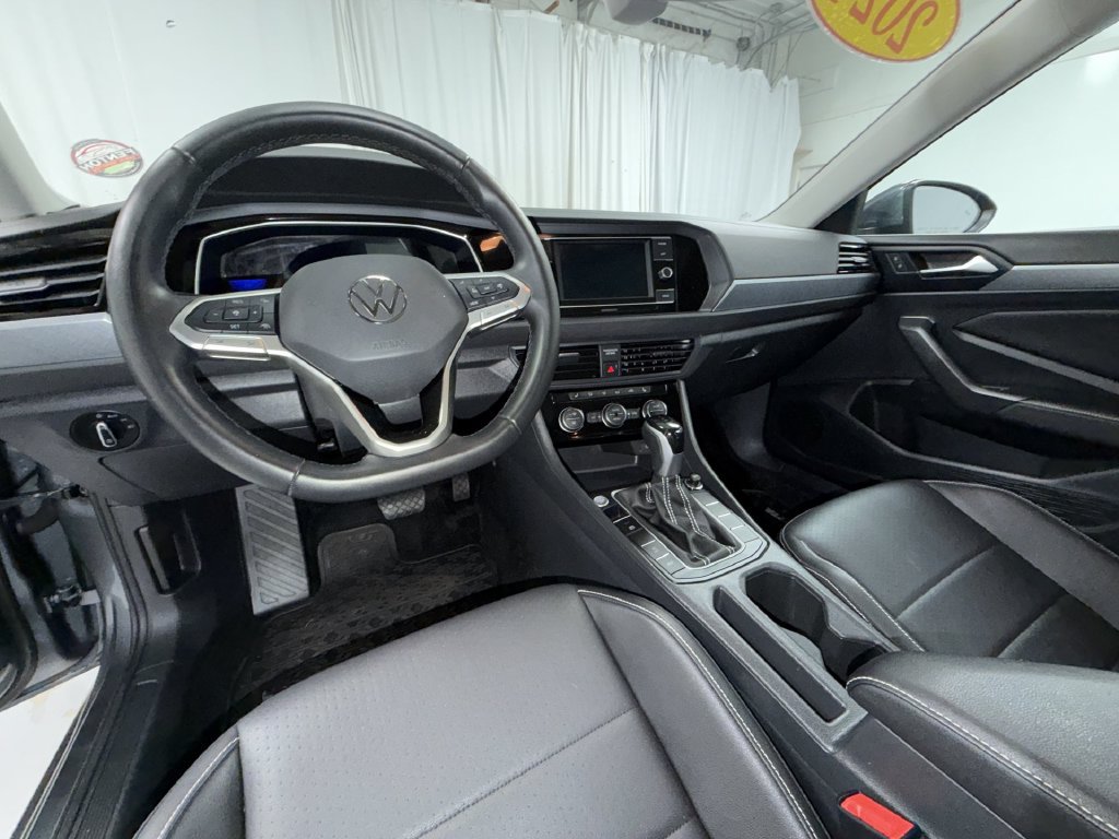 Used 2024 Volkswagen Jetta SE FWD image 13