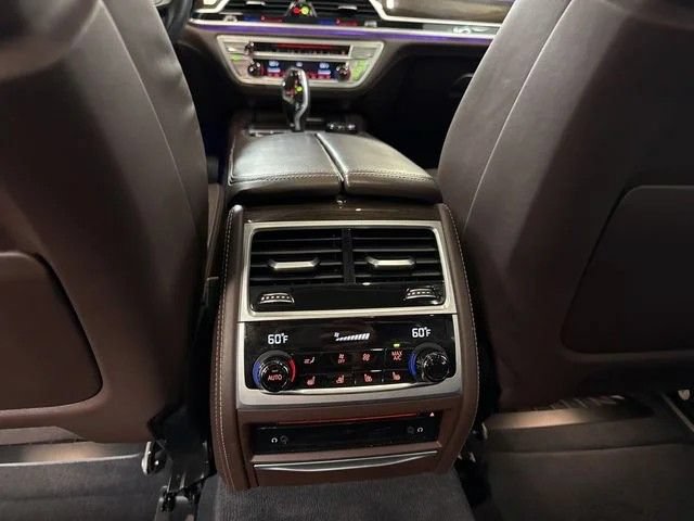 Used 2018 BMW 750i RWD image 22