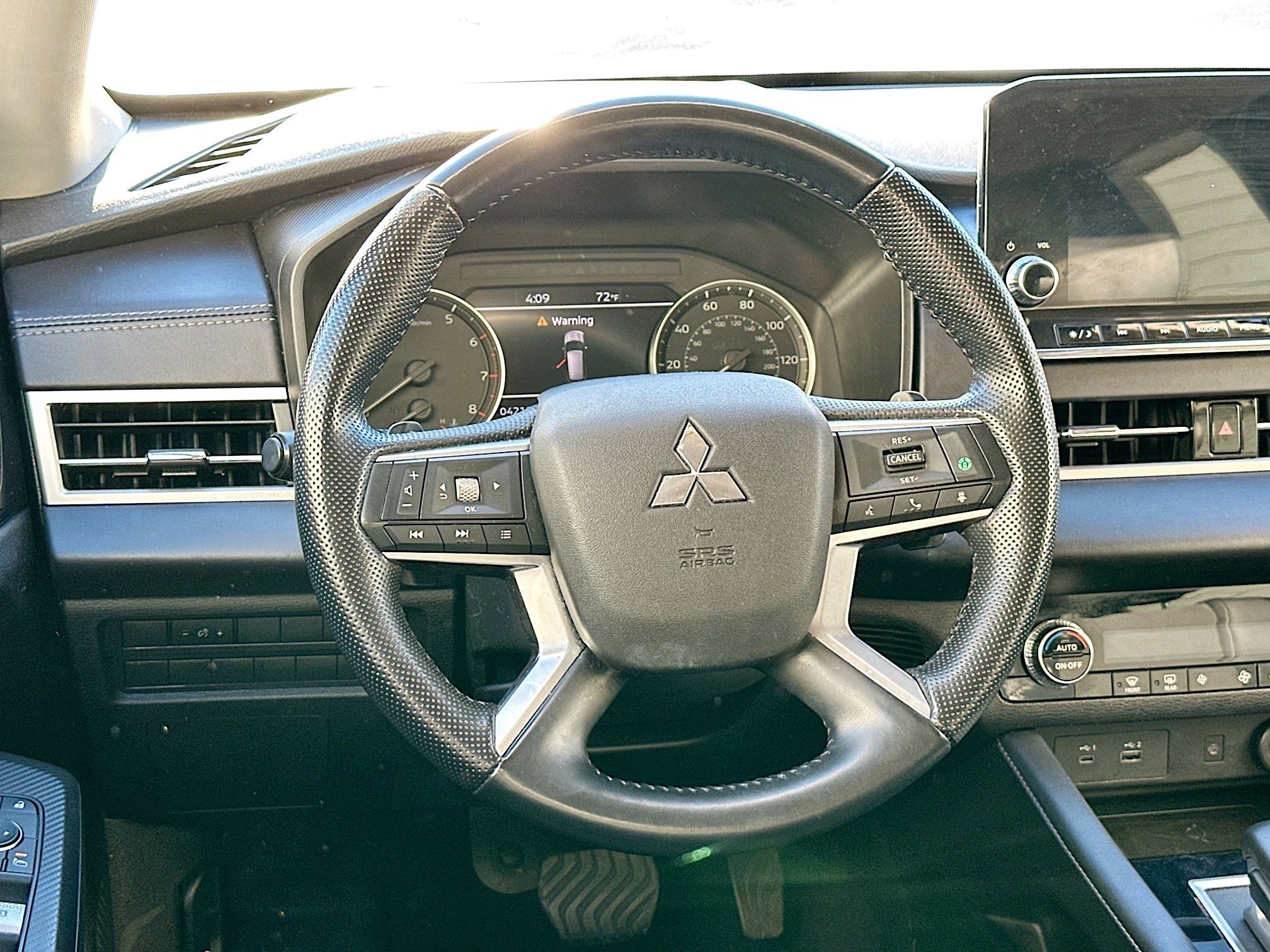 Used 2024 Mitsubishi Outlander SE Black Edition image 17