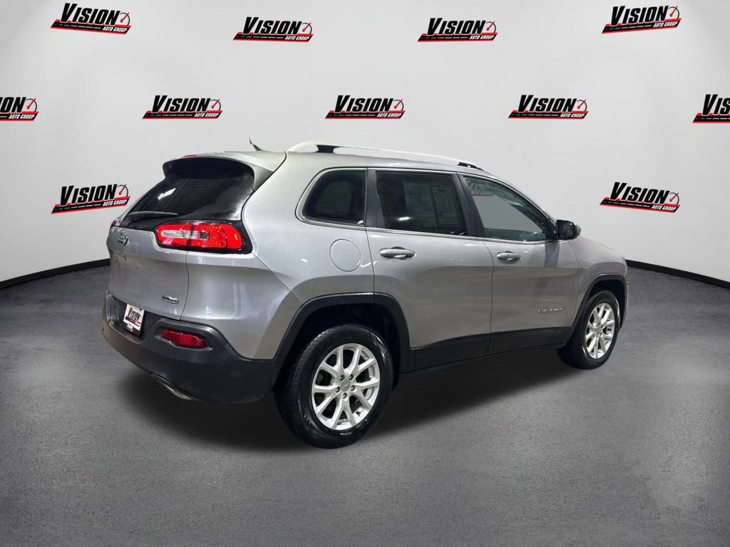 Used 2018 Jeep Cherokee Latitude Plus image 5