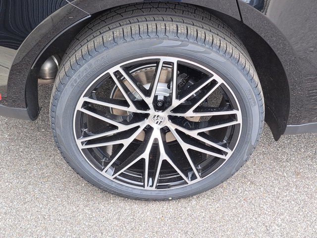 Used 2026 Porsche Macan AWD/4WD image 13