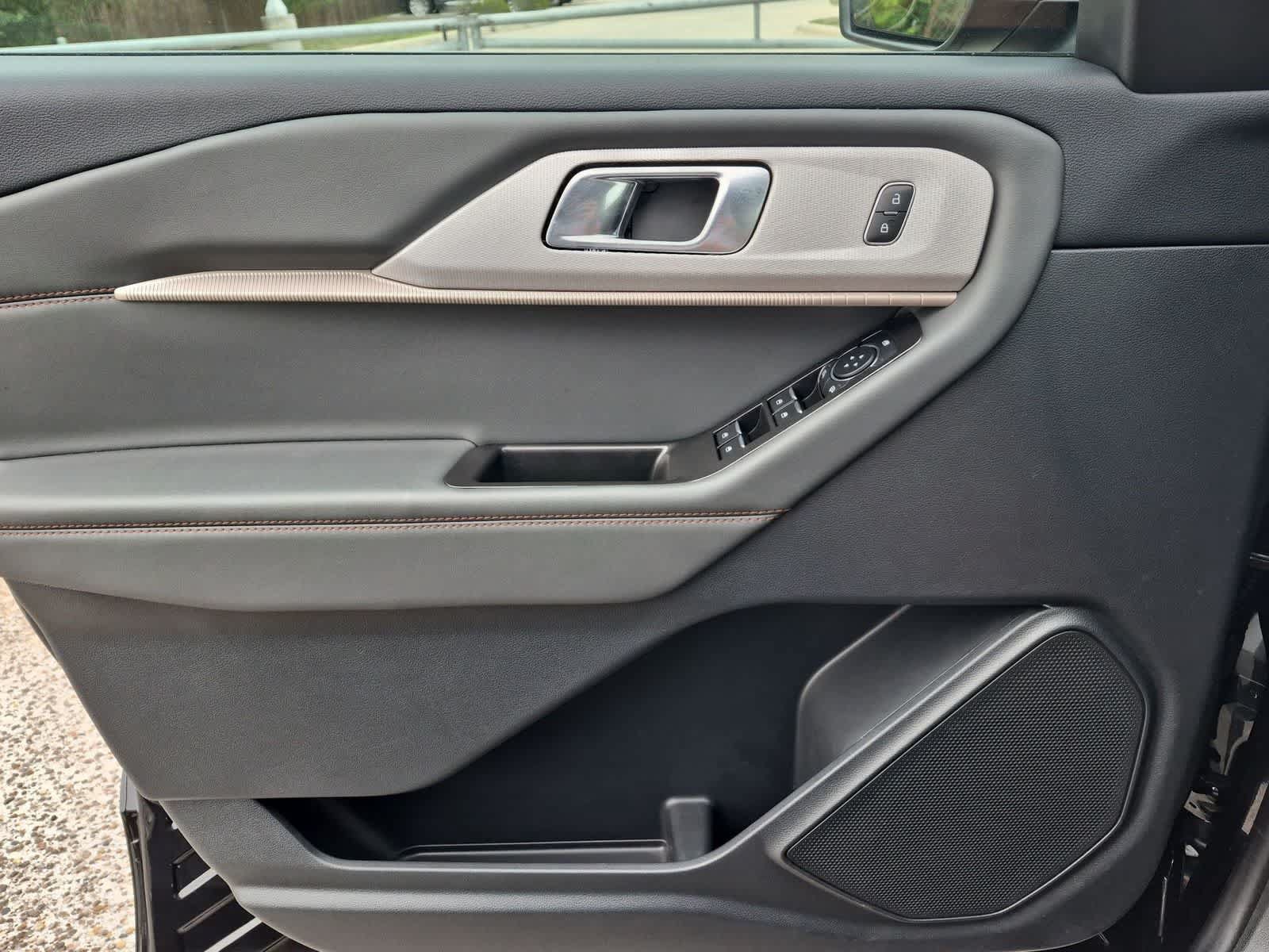 New 2025 Ford Explorer Active RWD image 22