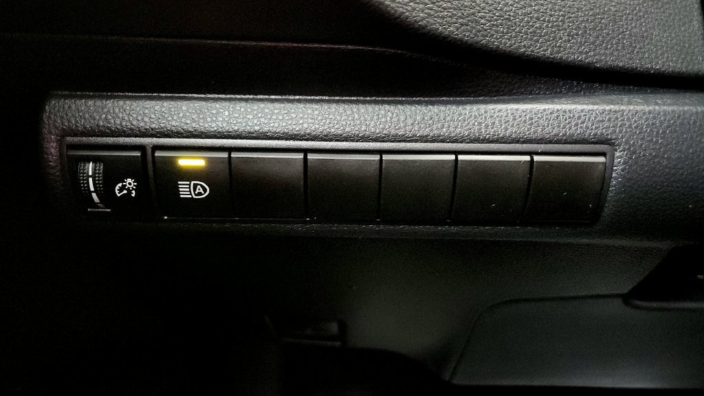 Used 2022 Toyota Corolla LE FWD image 32