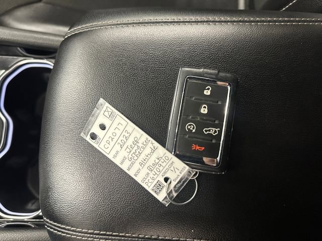 Used 2023 Jeep Grand Cherokee Altitude image 32