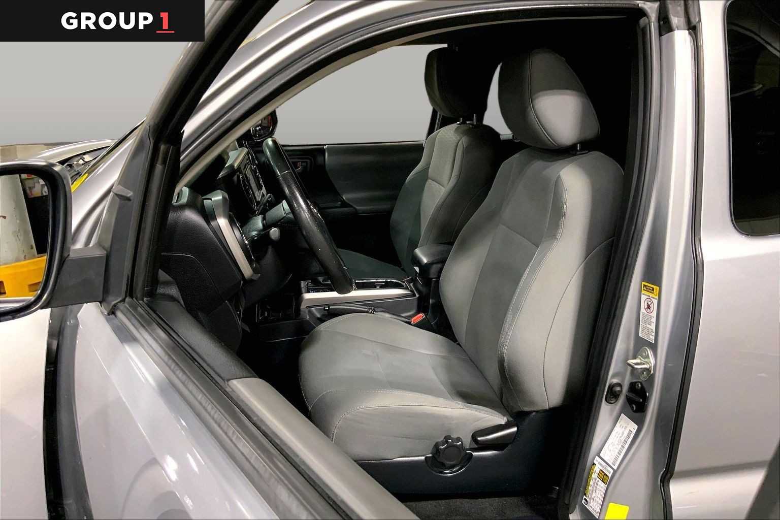 Certified 2017 Toyota Tacoma SR5 AWD/4WD image 8