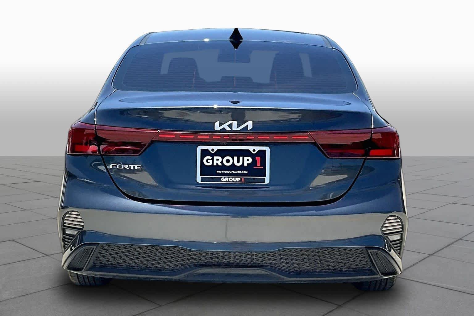 Used 2022 Kia Forte LXS w/ LXS Technology Package FWD image 5