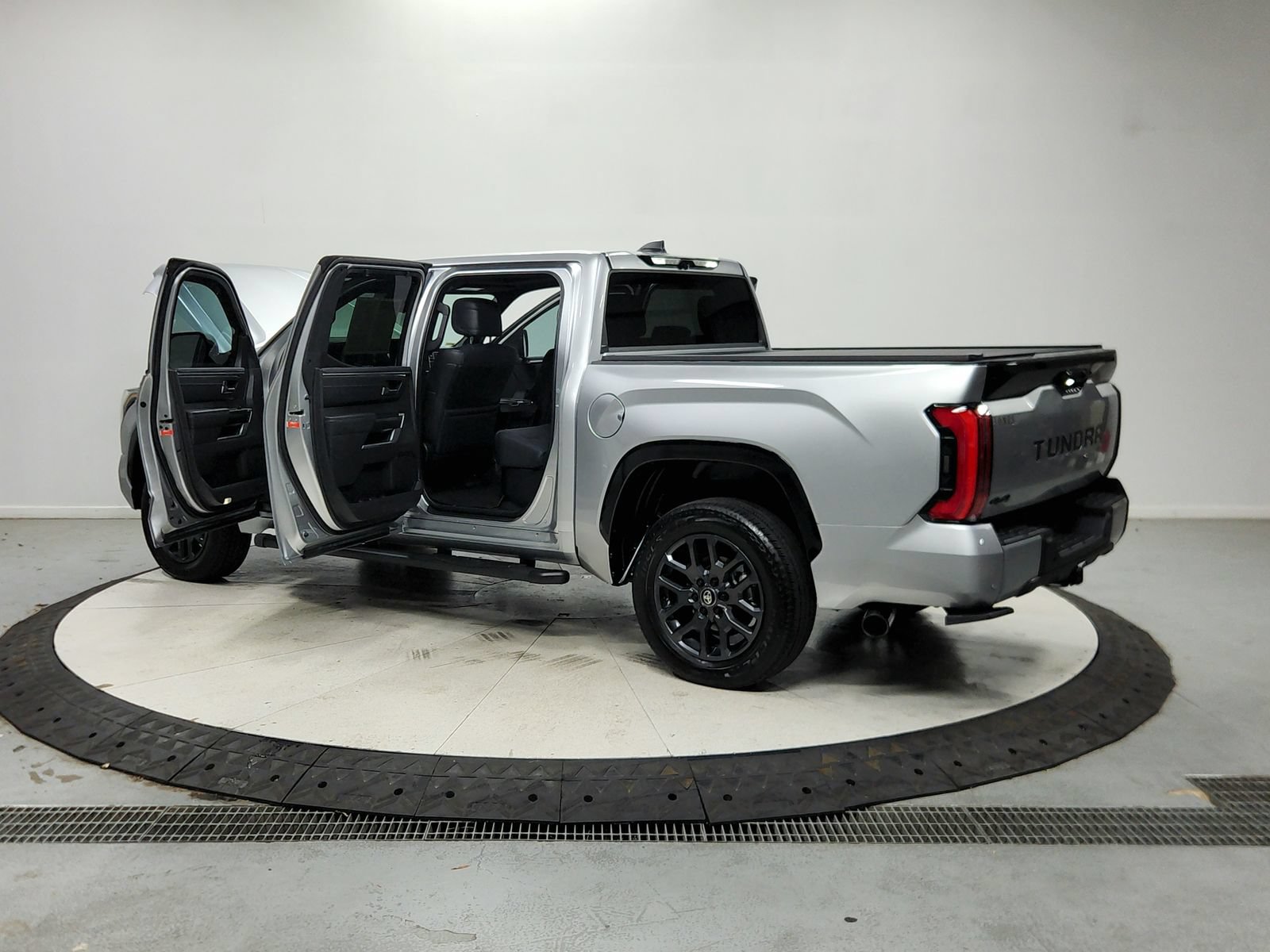 Used 2025 Toyota Tundra Platinum AWD/4WD image 14