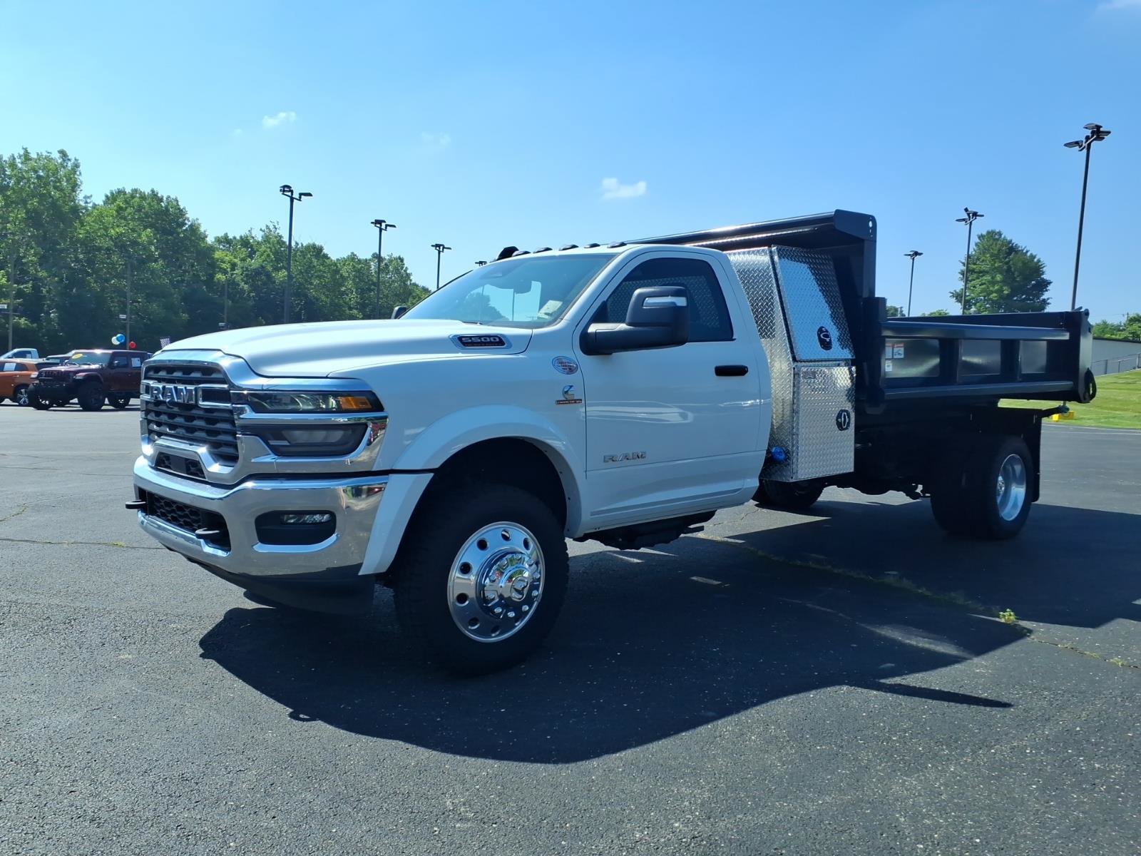 New 2026 RAM 5500 4x4 Regular Cab image 3