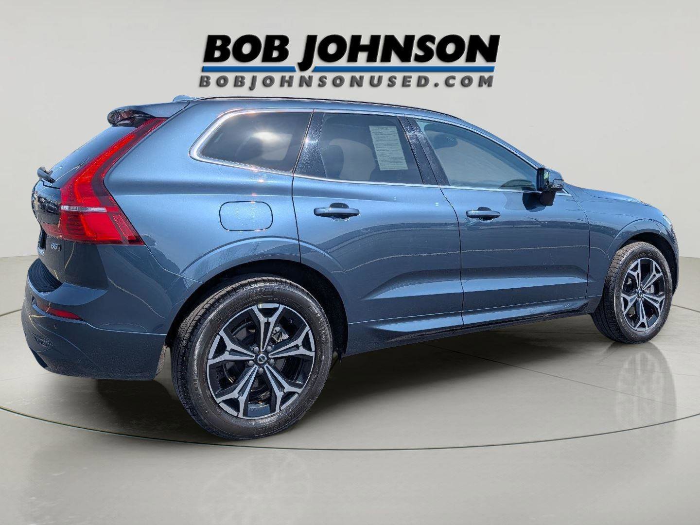 Used 2022 Volvo XC60 B5 Momentum w/ Climate Package image 2