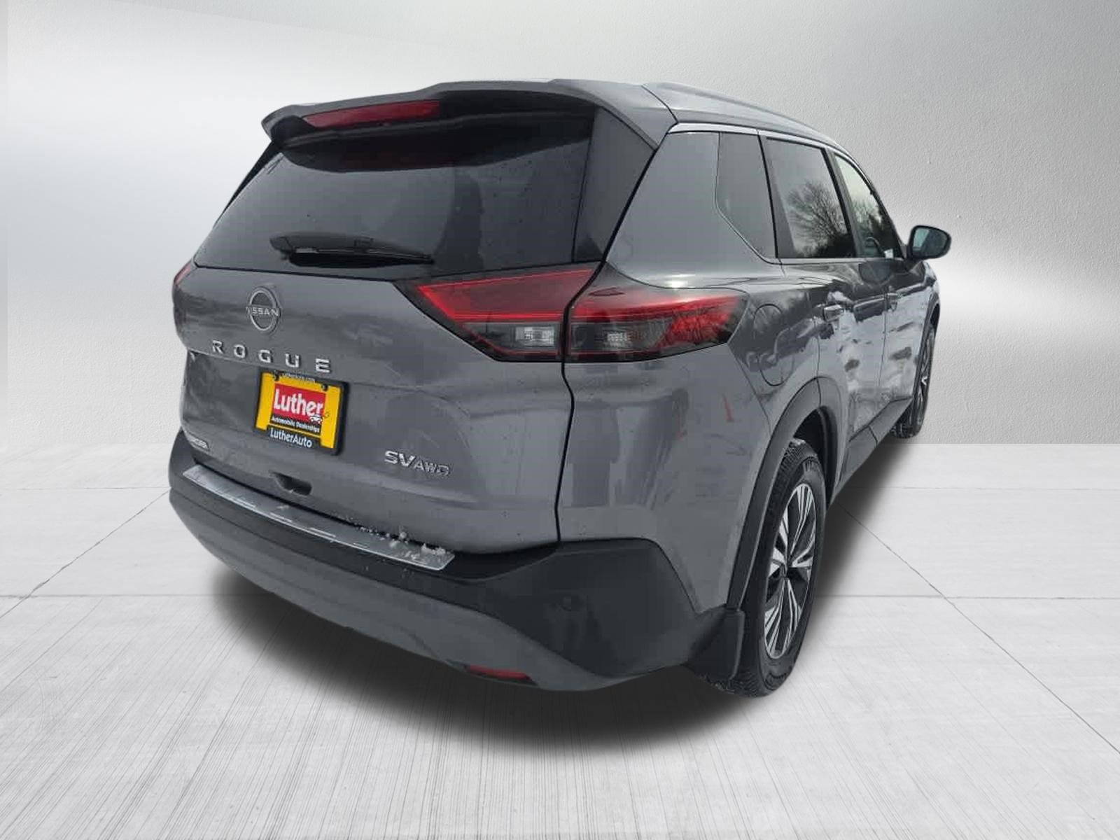 Used 2022 Nissan Rogue SV w/ SV Premium Package image 3