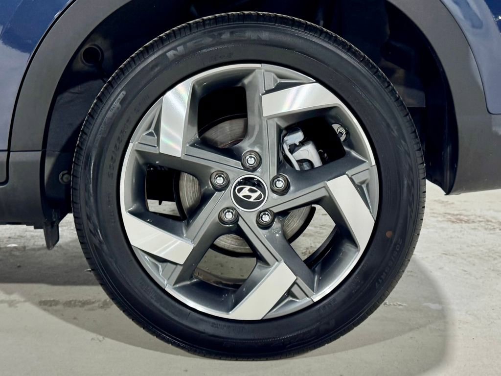 Used 2025 Hyundai Venue Limited image 33