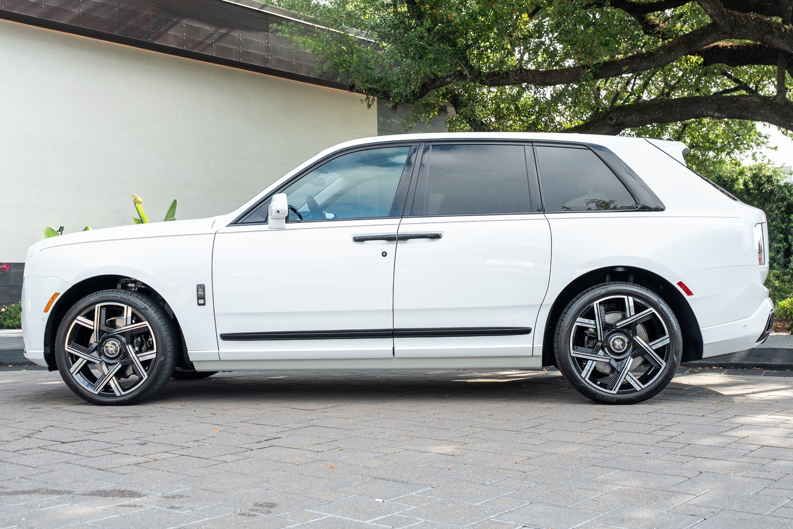 Used 2025 Rolls-Royce Cullinan Black Badge image 58