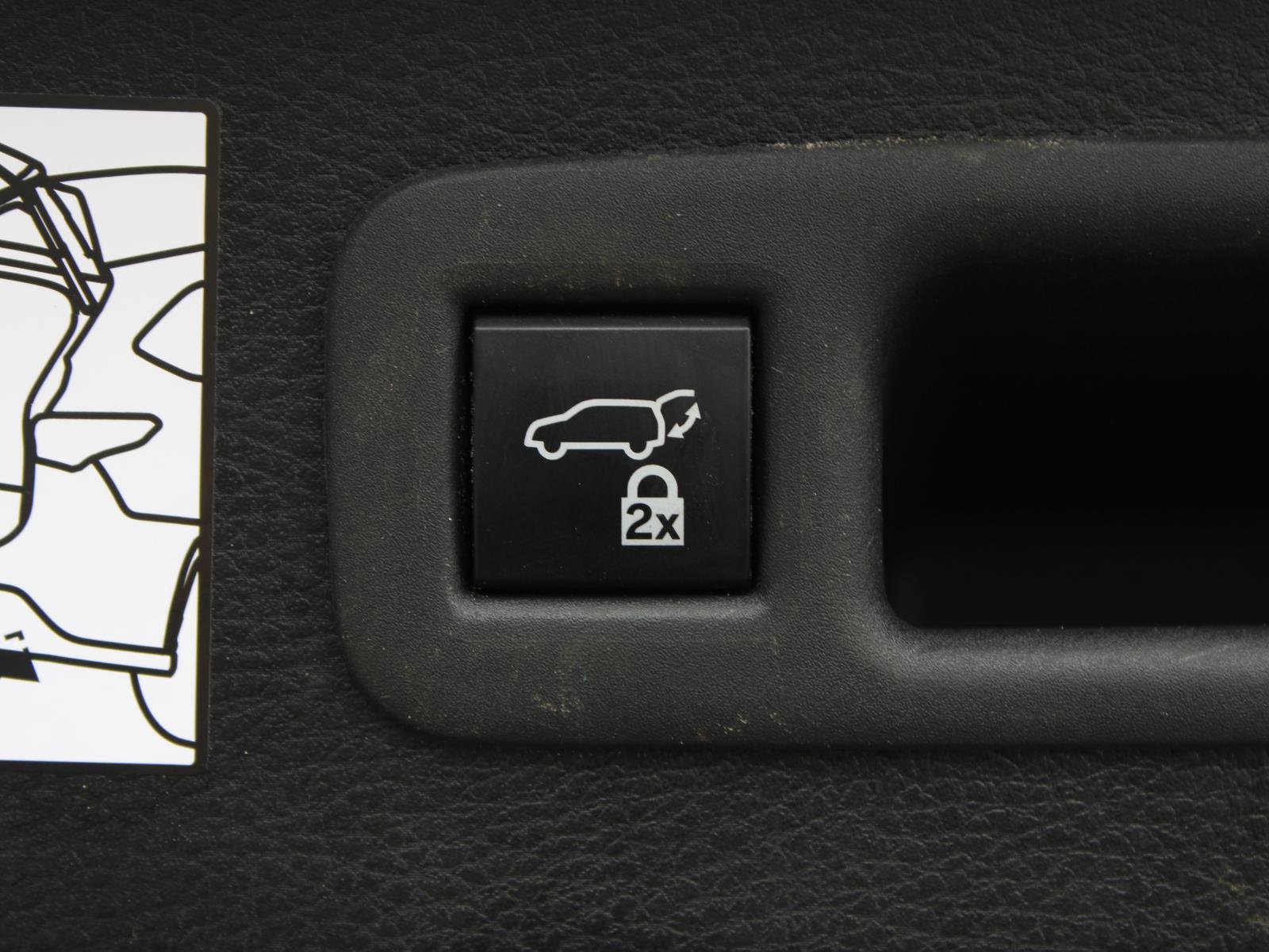 Used 2022 Toyota Sienna XSE w/ XSE Plus Package image 9