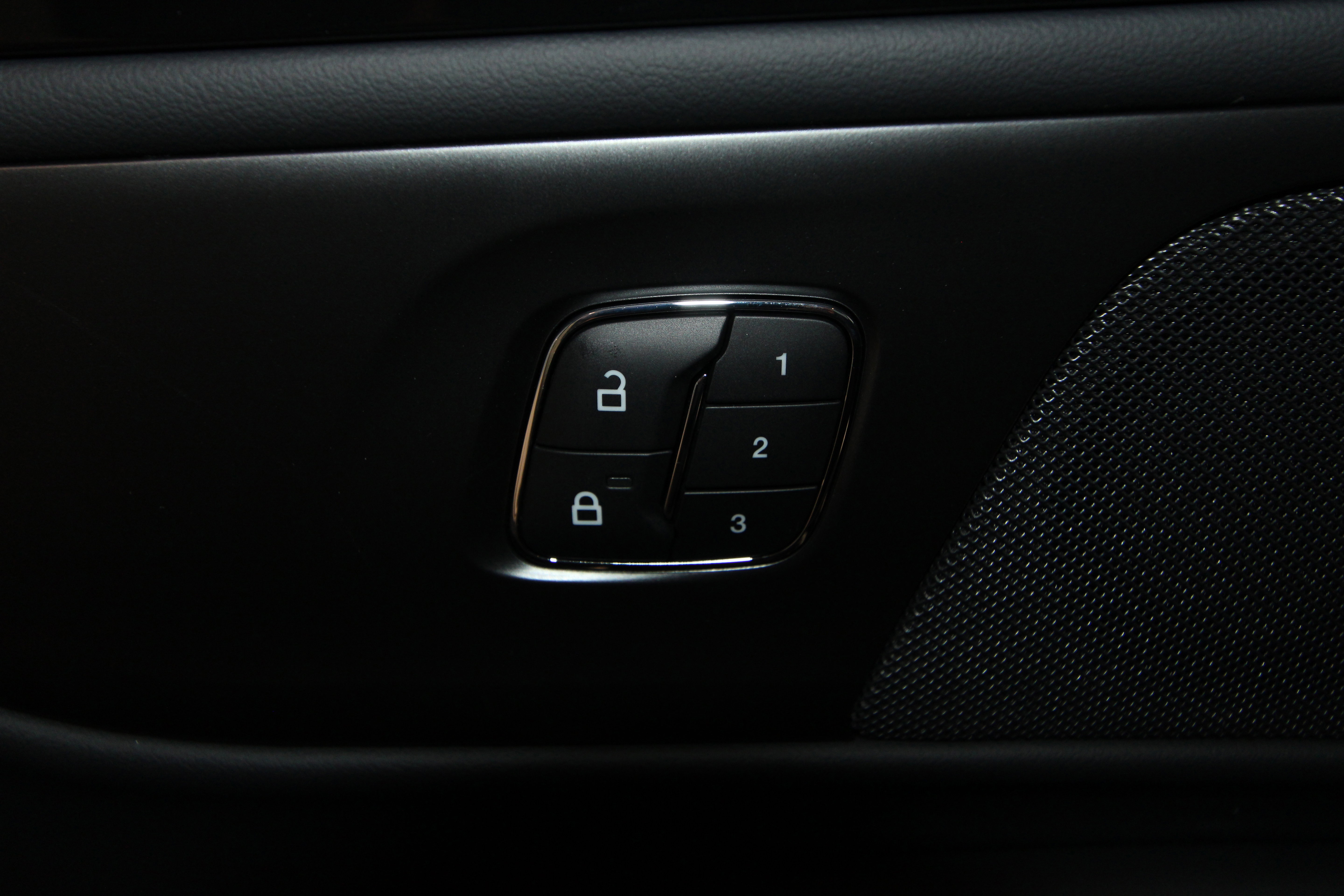 New 2026 Lincoln Nautilus Reserve w/ Jet Appearance Package AWD/4WD image 8