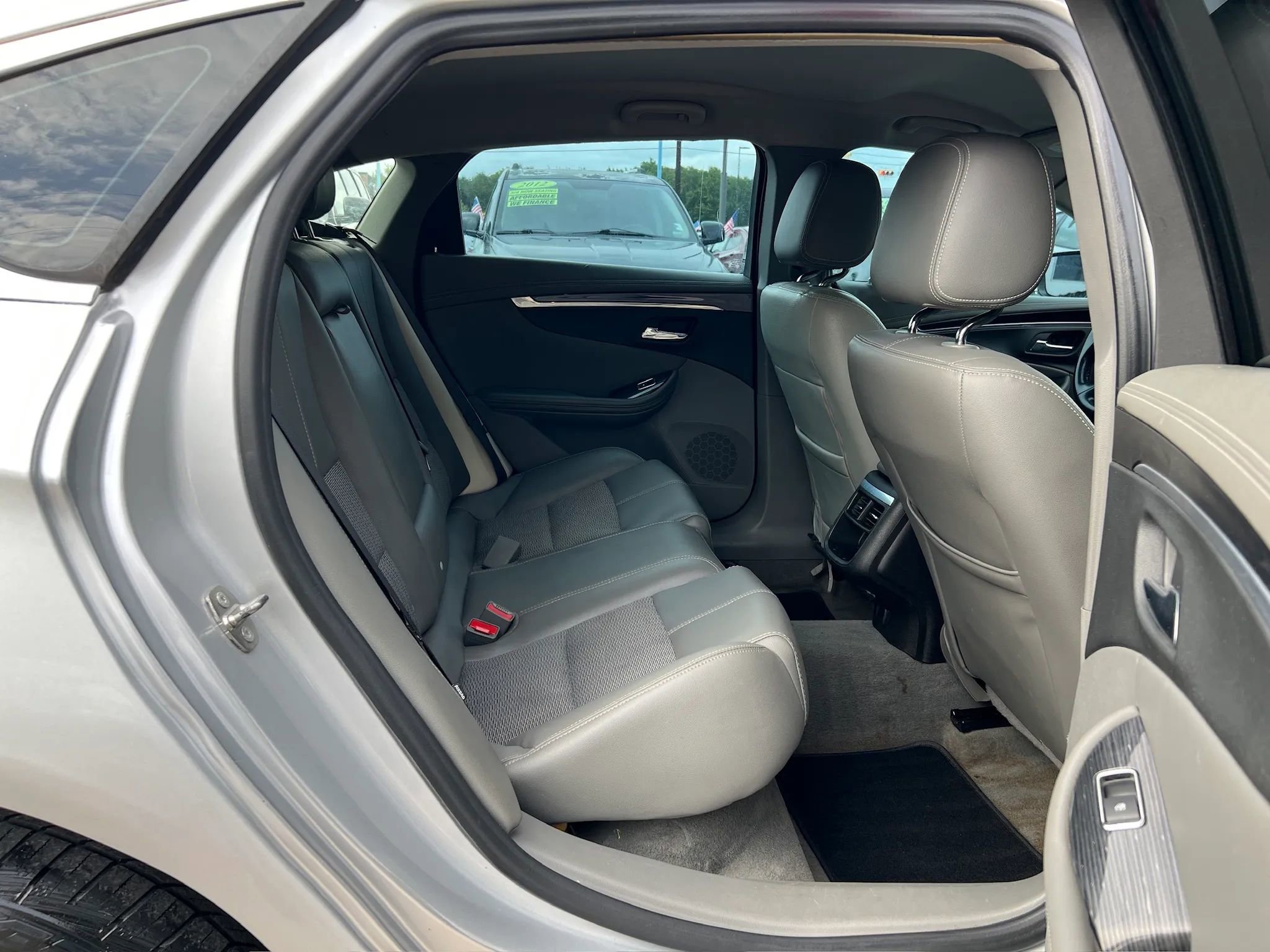 Used 2017 Chevrolet Impala LT FWD image 13