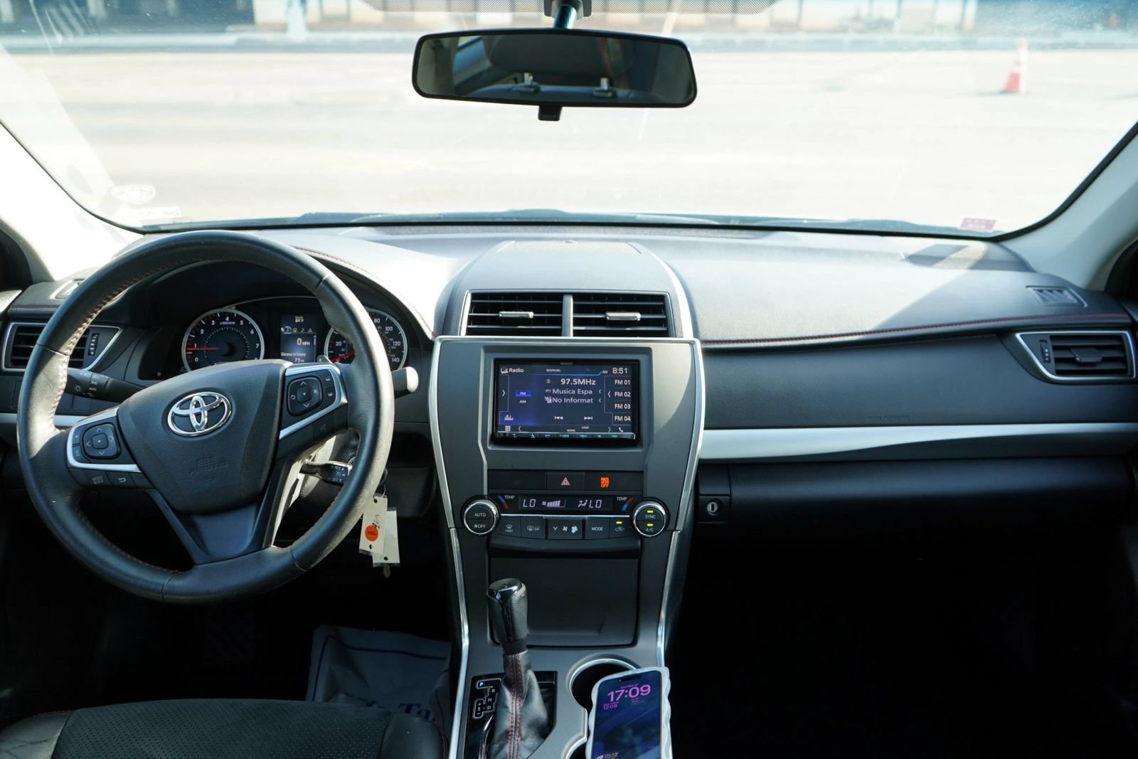 Used 2016 Toyota Camry XSE FWD image 17
