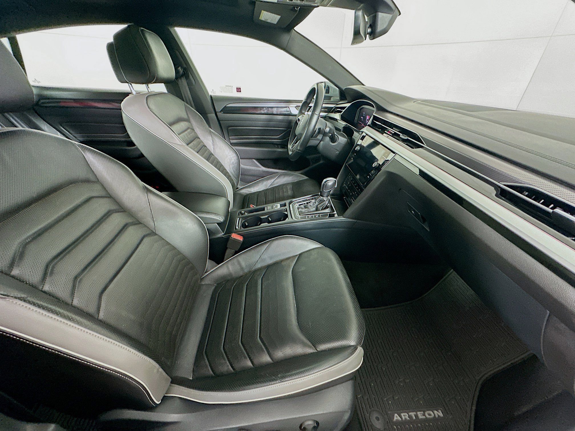 Used 2023 Volkswagen Arteon SEL Premium image 32
