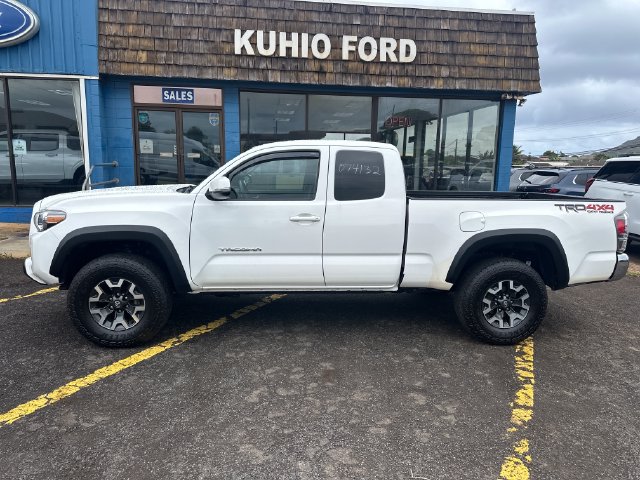 Used 2022 Toyota Tacoma TRD Off-Road AWD/4WD image 2