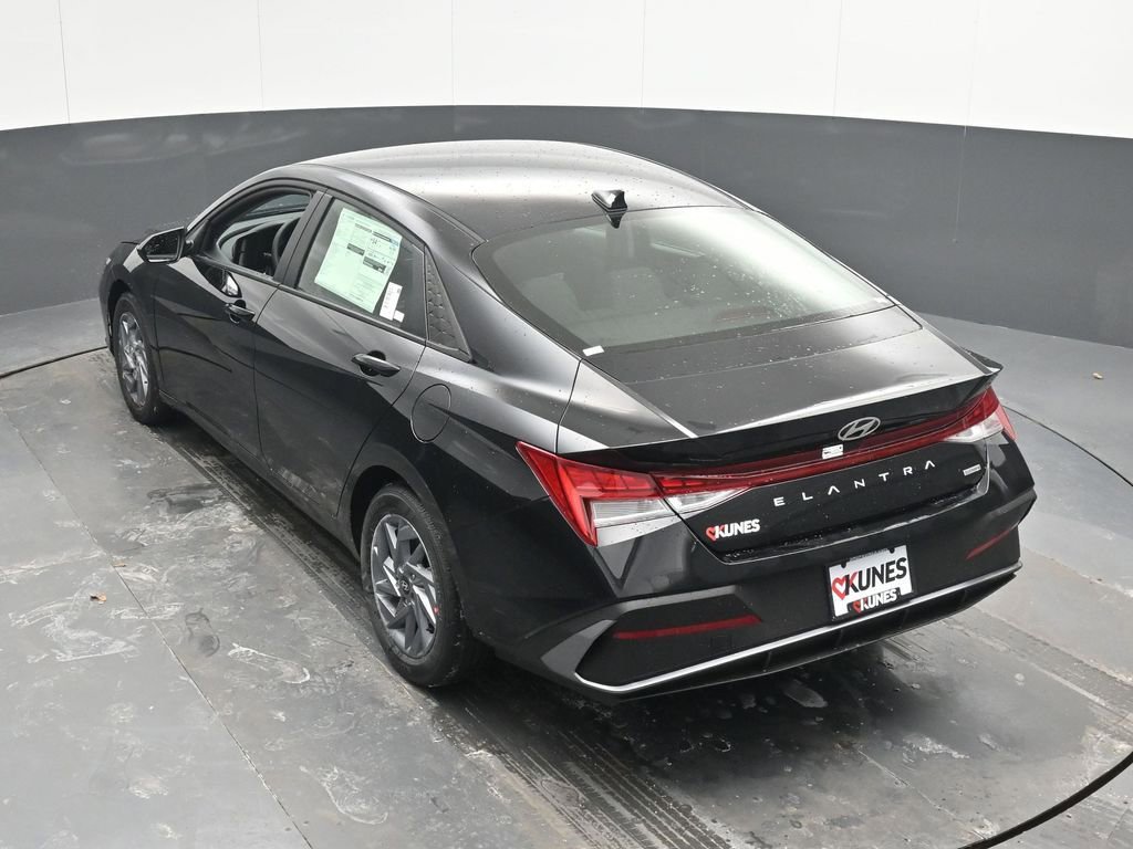 New 2026 Hyundai Elantra Blue image 41