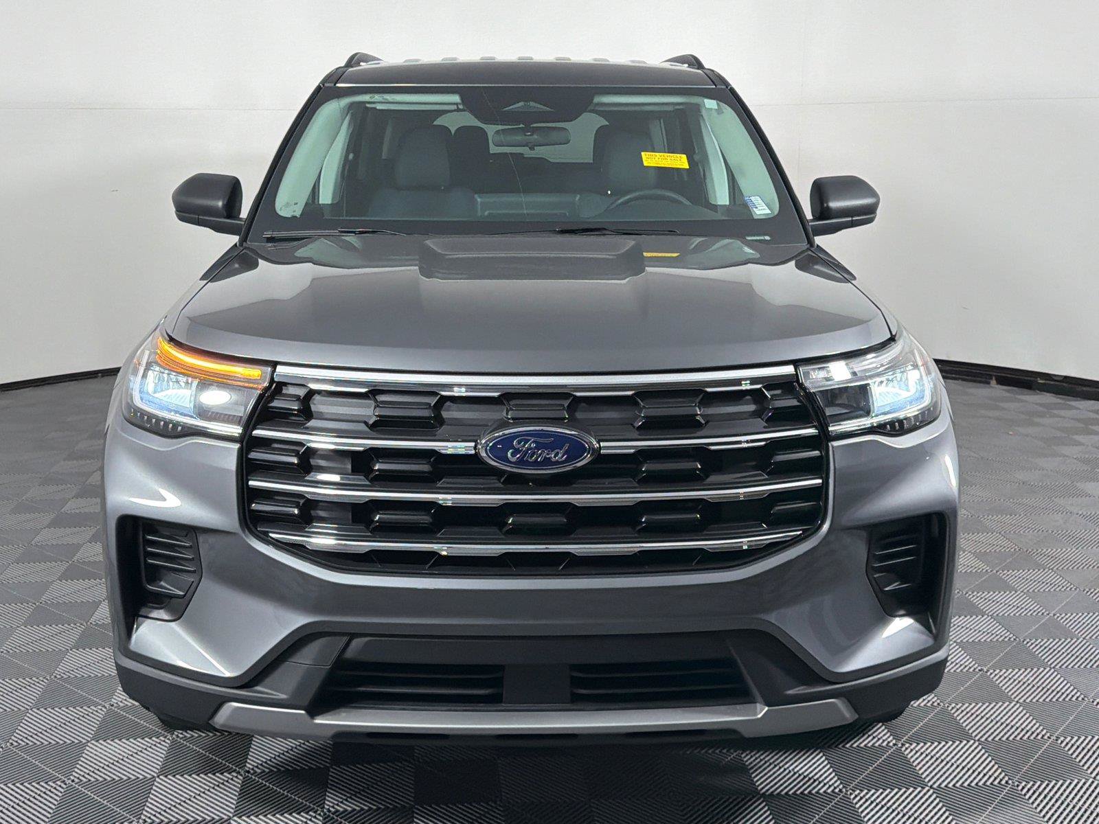 Used 2026 Ford Explorer Active RWD image 2