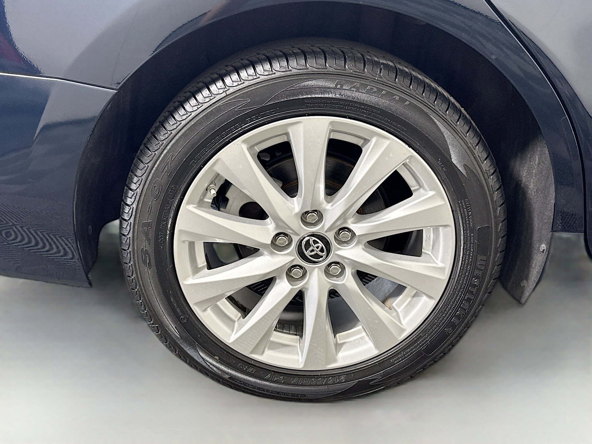 Used 2019 Toyota Camry LE FWD image 32