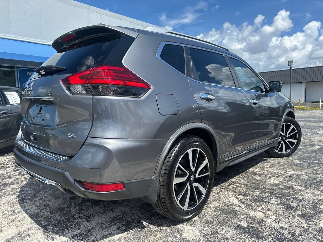 Used 2017 Nissan Rogue SL w/ SL Premium Package FWD image 2