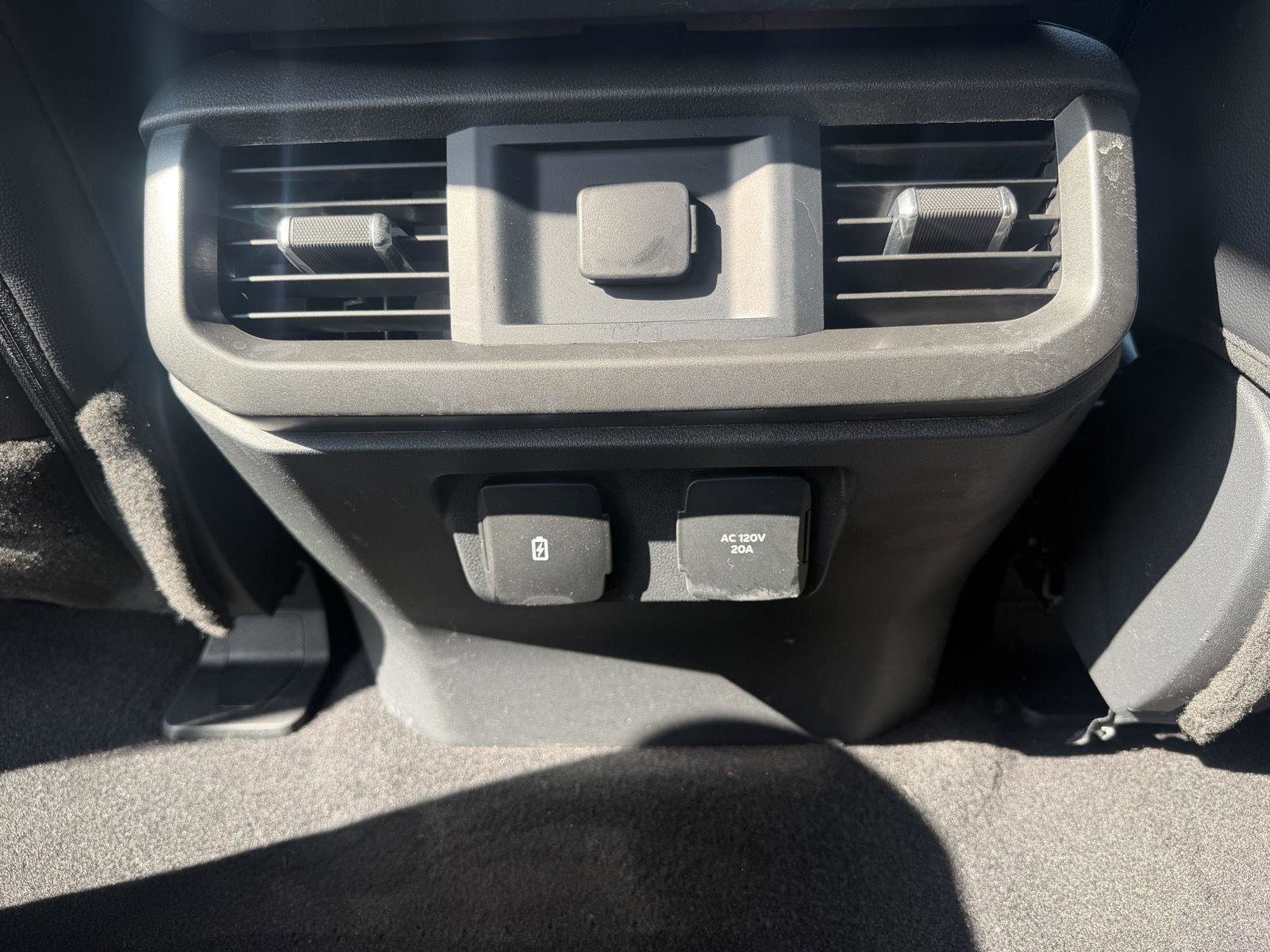 Used 2025 Ford F150 Lariat w/ Equipment Group 501A Mid image 29