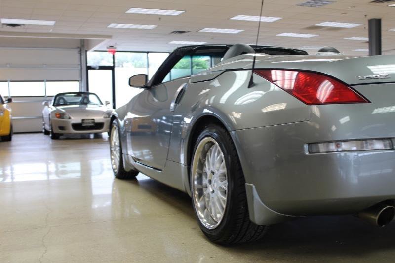 Used 2004 Nissan 350Z Touring image 24