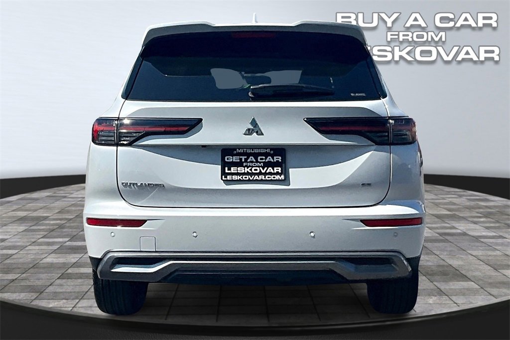 New 2025 Mitsubishi Outlander SE image 4