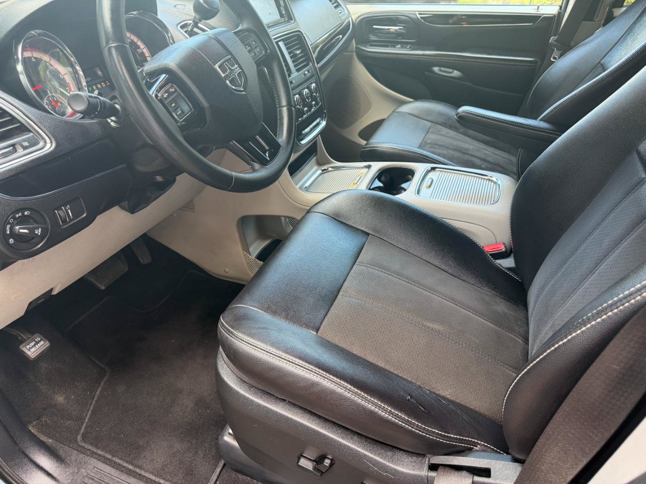 Used 2019 Dodge Grand Caravan SXT FWD image 10