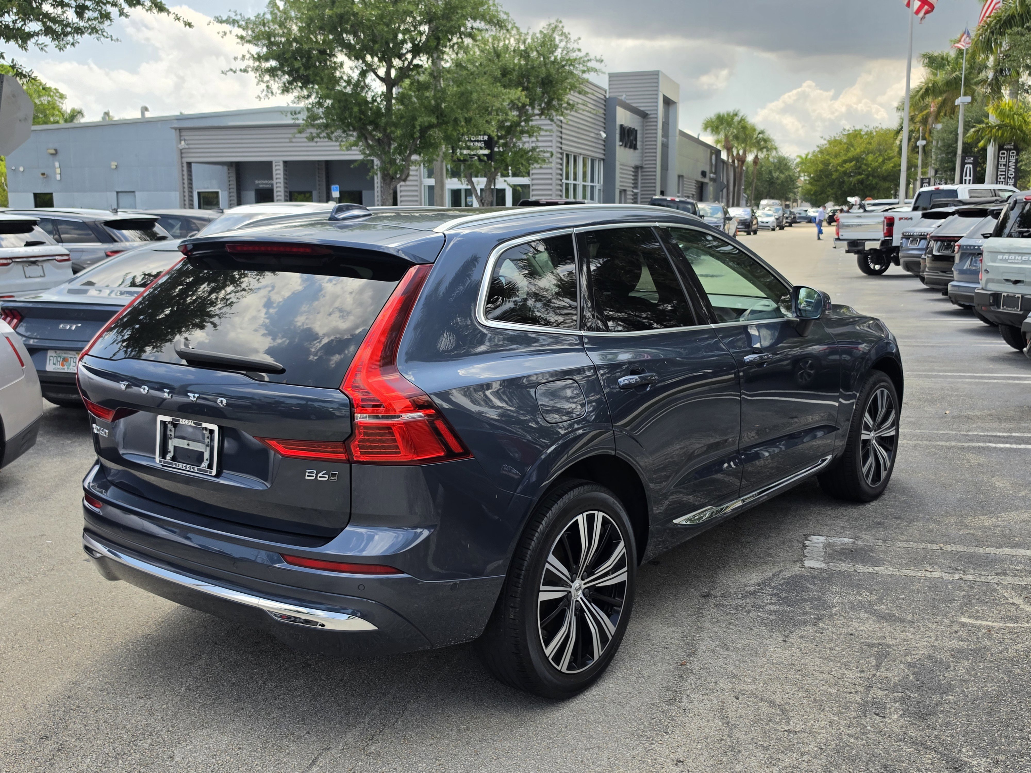Used 2022 Volvo XC60 B6 Inscription w/ Advanced Package AWD/4WD image 4