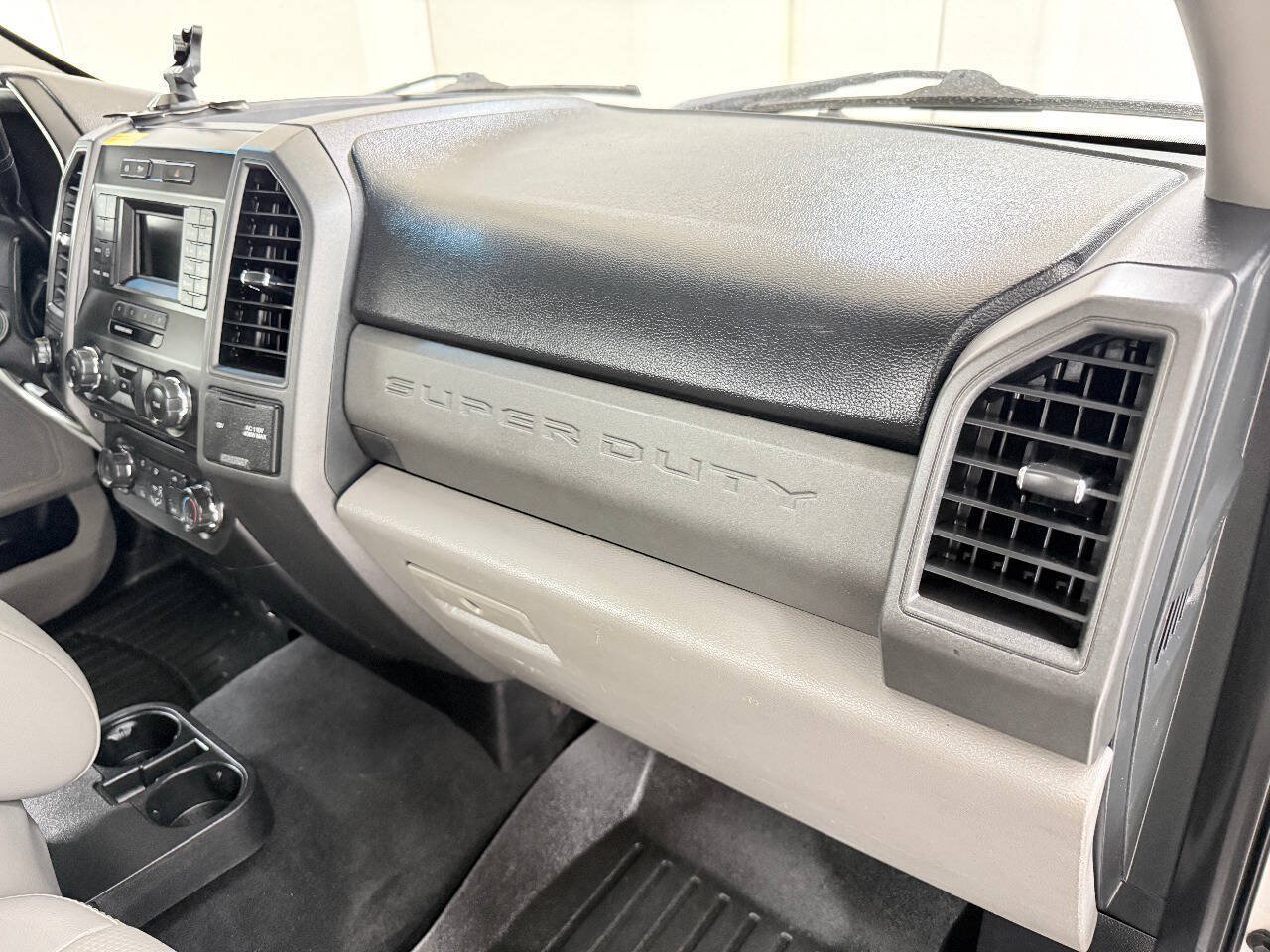 Used 2018 Ford F550 4x4 Regular Cab Super Duty image 42