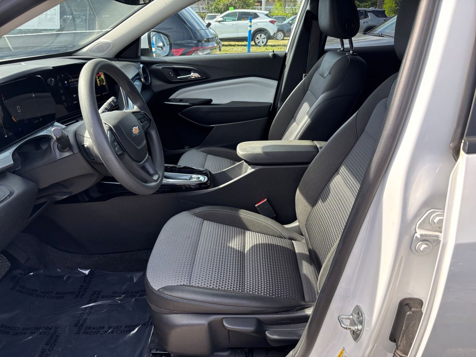 Used 2025 Chevrolet Trax LT image 29