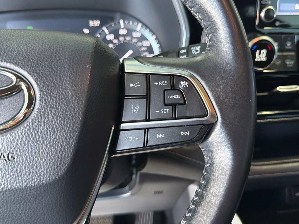 Certified 2021 Toyota Highlander XSE FWD image 27