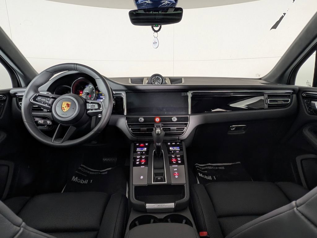New 2026 Porsche Macan image 18