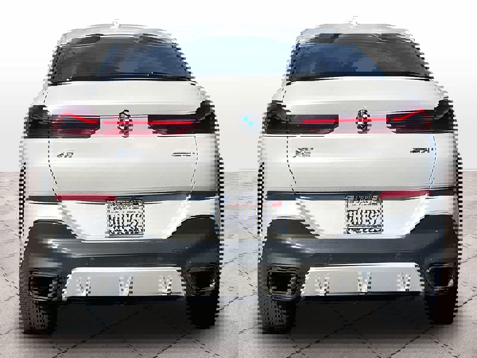 Used 2024 BMW X6 xDrive40i w/ Executive Package image 7