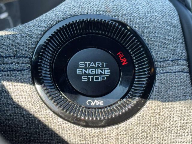 Used 2024 Jeep Compass Latitude image 13