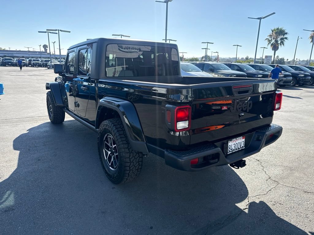 Certified 2023 Jeep Gladiator Sport AWD/4WD image 5