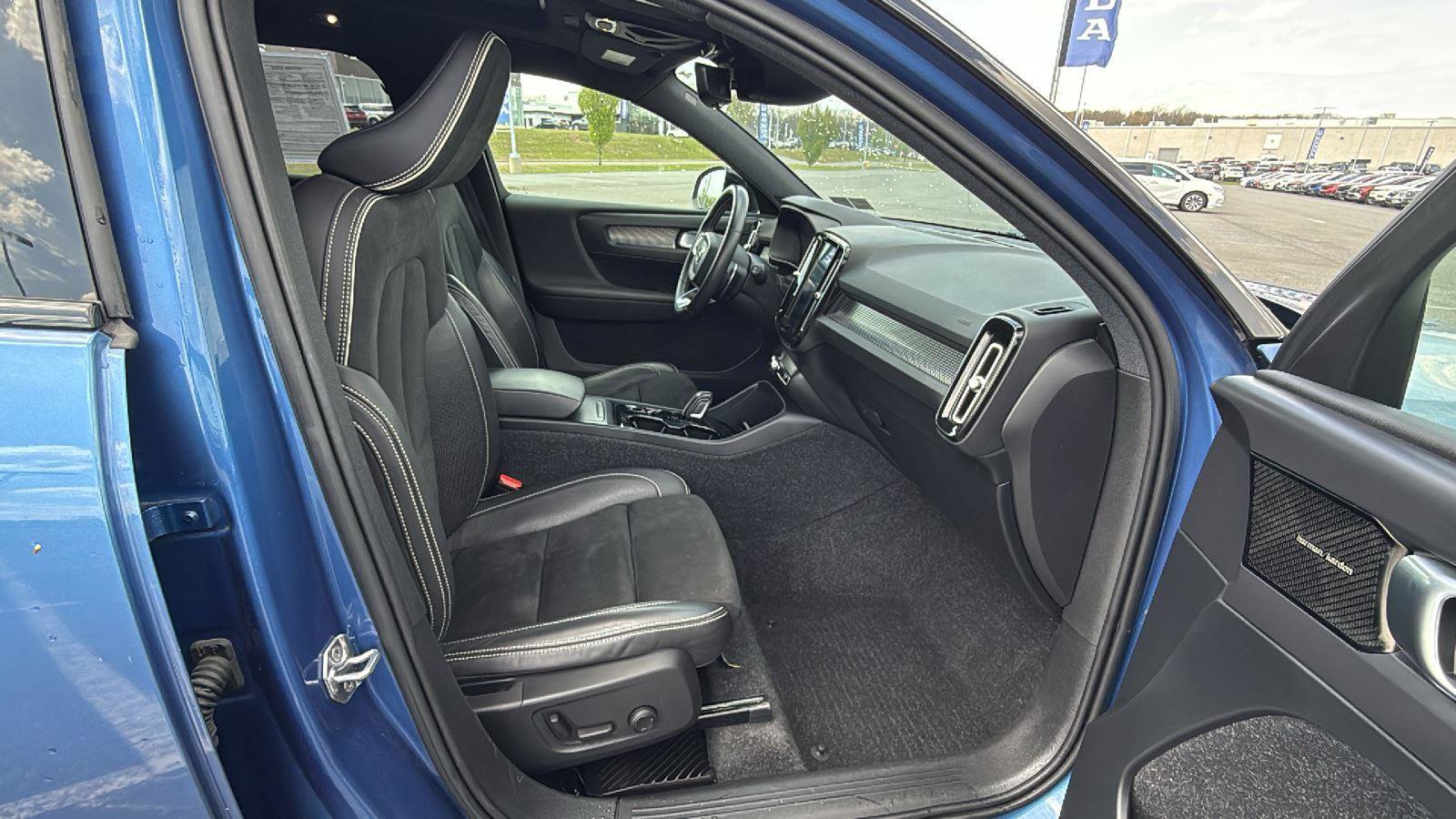 Used 2019 Volvo XC40 T5 R-Design AWD/4WD image 17