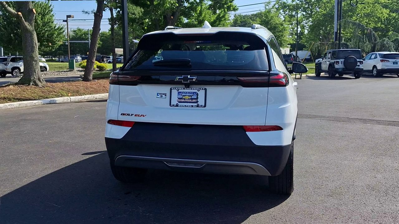 Certified 2023 Chevrolet Bolt EUV LT w/ Convenience Package FWD image 2