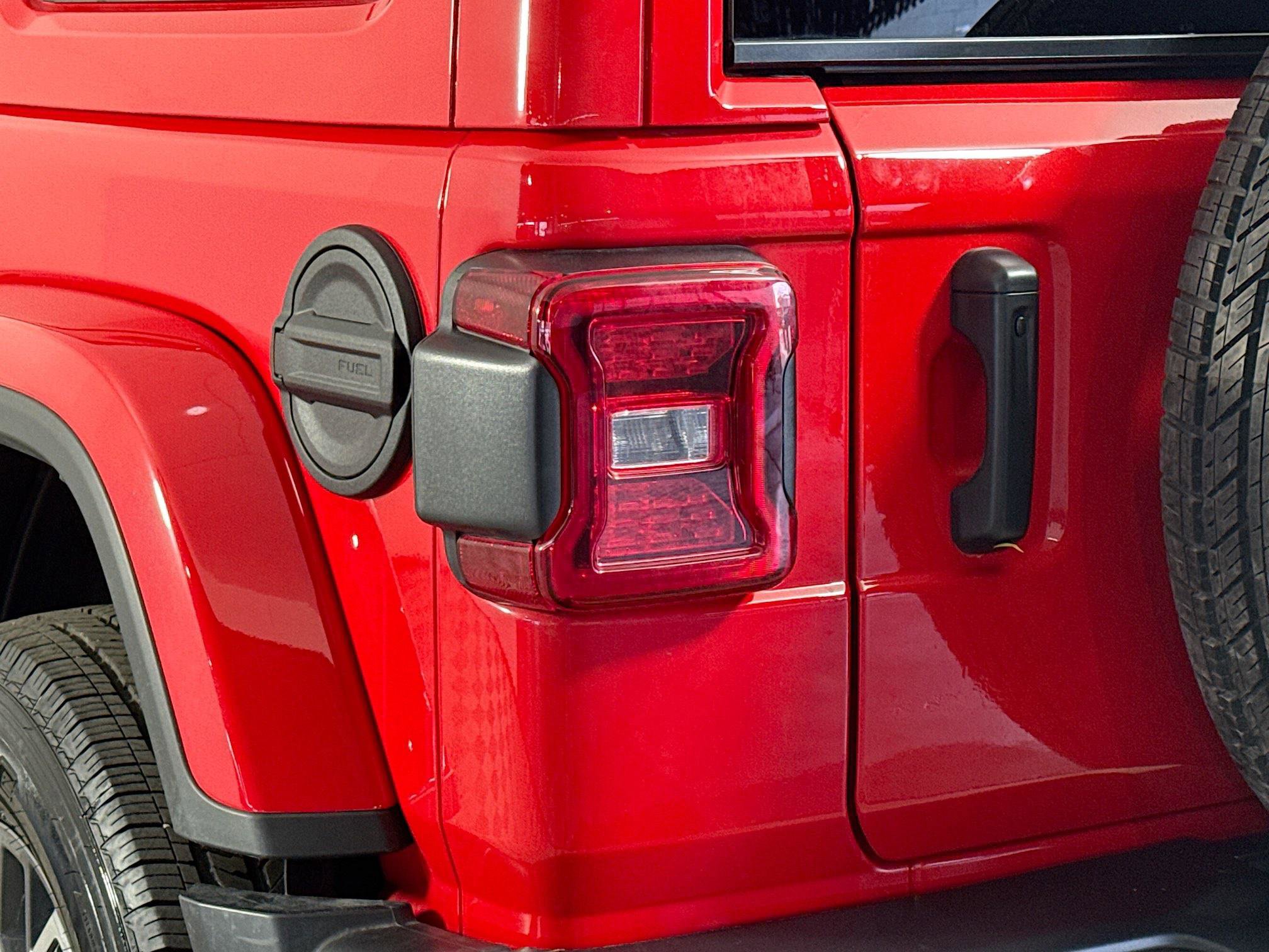 Used 2025 Jeep Wrangler Sahara image 36