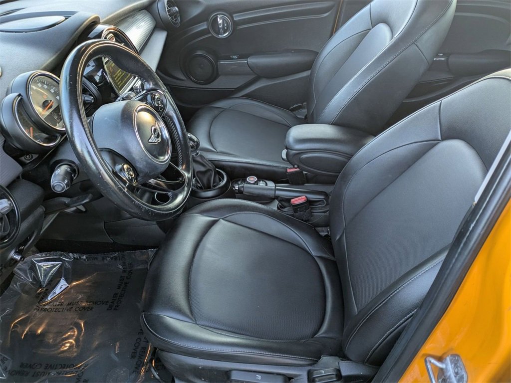 Used 2017 MINI Cooper 4-Door Hardtop image 12