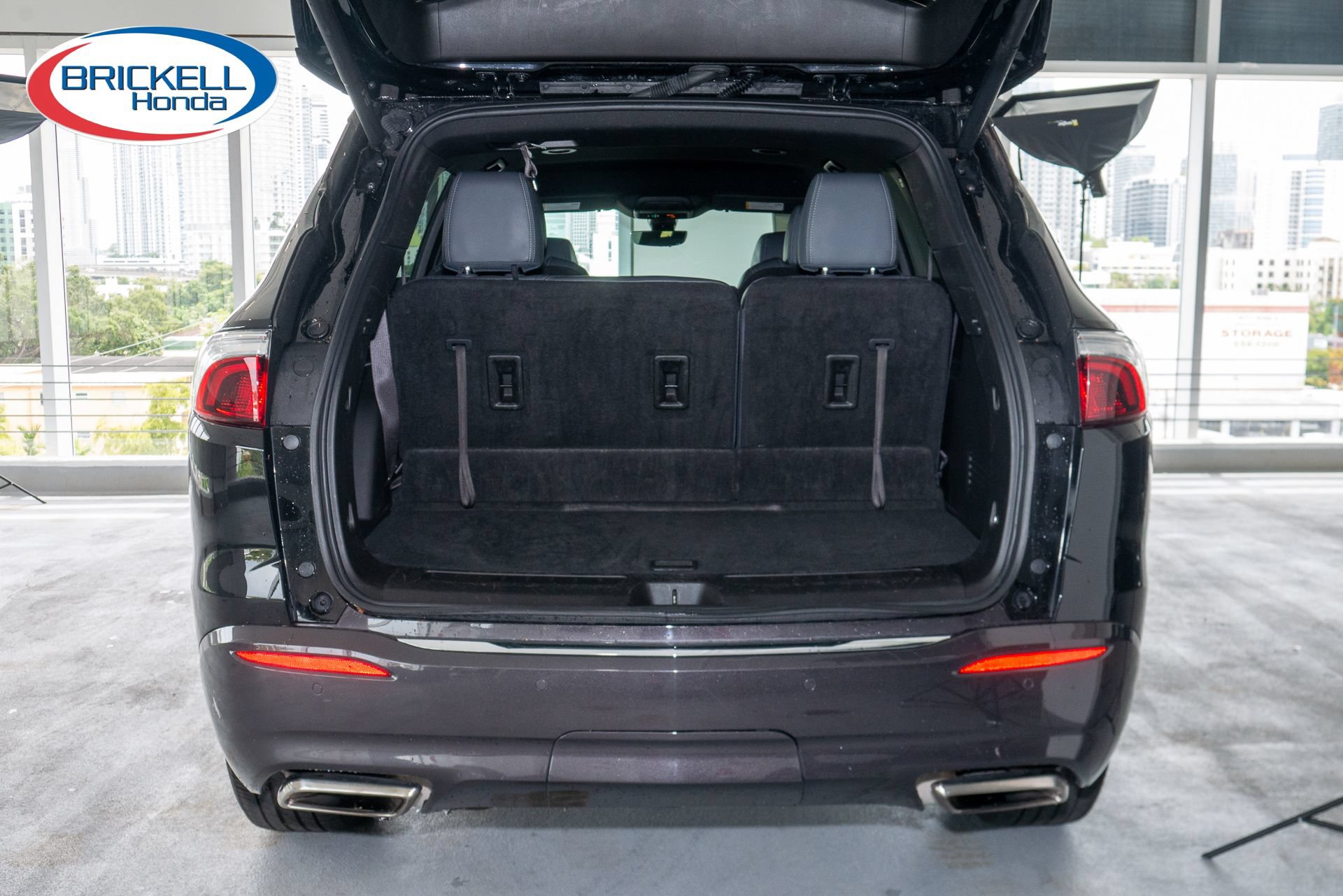 Used 2024 Buick Enclave Essence w/ Technology Package FWD image 9