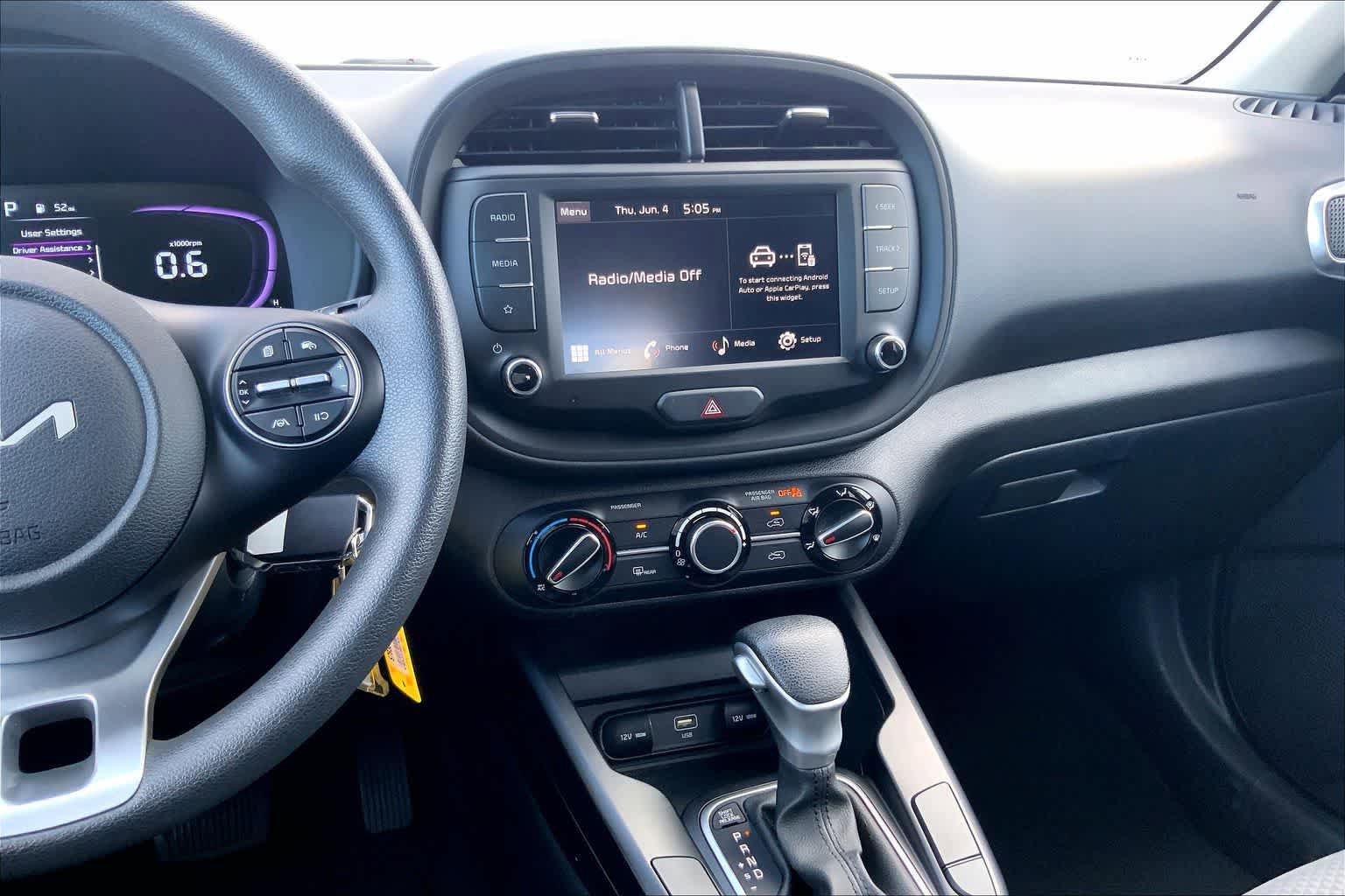 Used 2025 Kia Soul LX w/ LX Technology Package FWD image 15