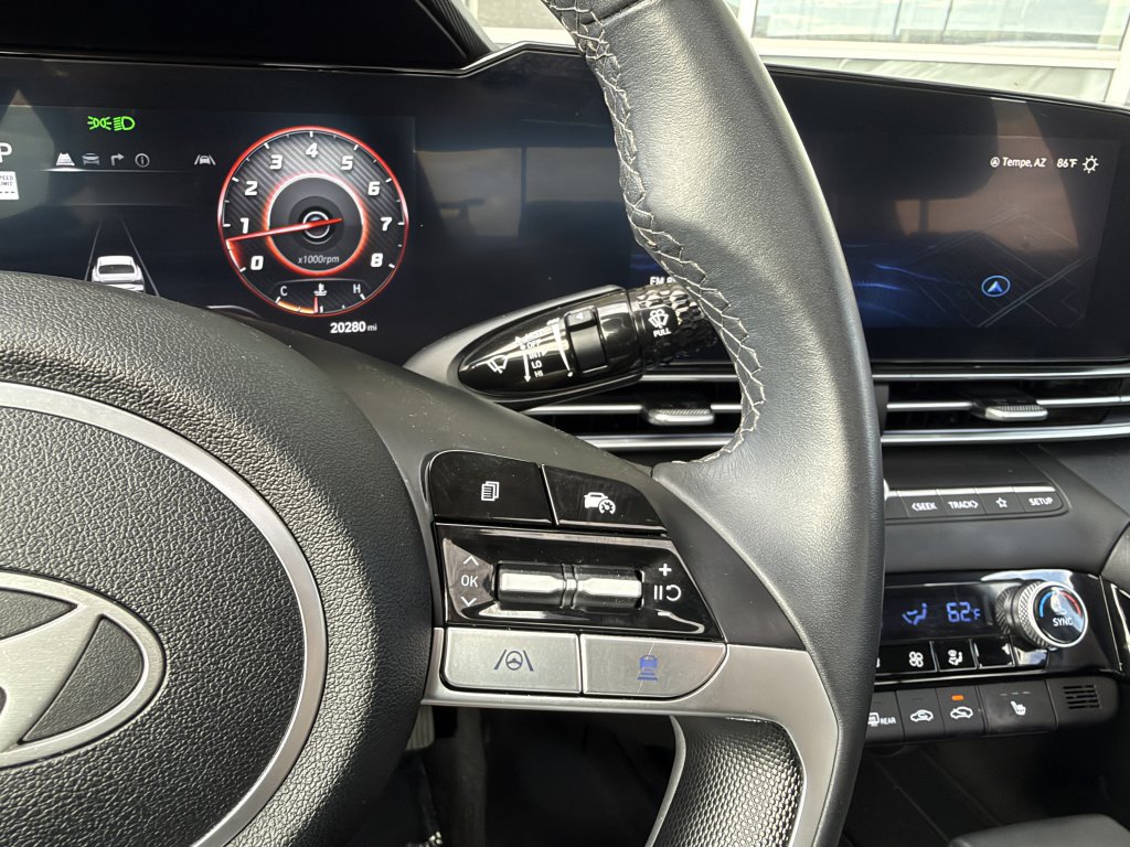 Used 2025 Hyundai Elantra Limited FWD image 29