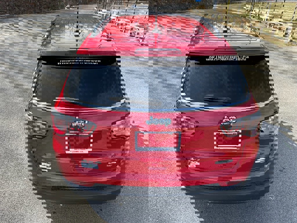 Used 2024 Jeep Compass Latitude image 4