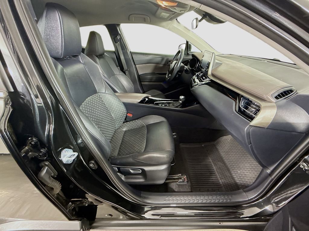 Certified 2022 Toyota C-HR Limited image 18