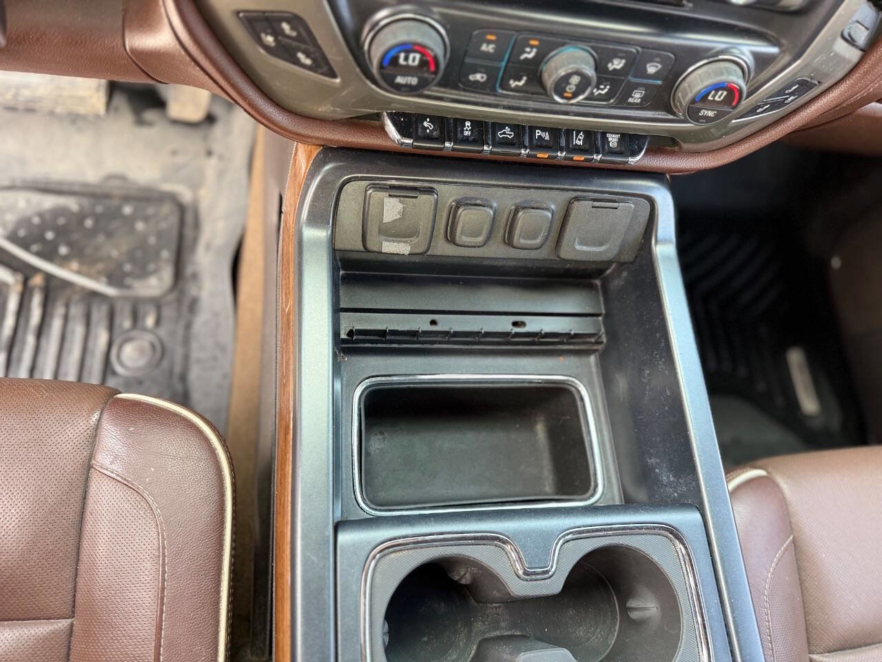 Used 2015 Chevrolet Silverado 2500 High Country image 25